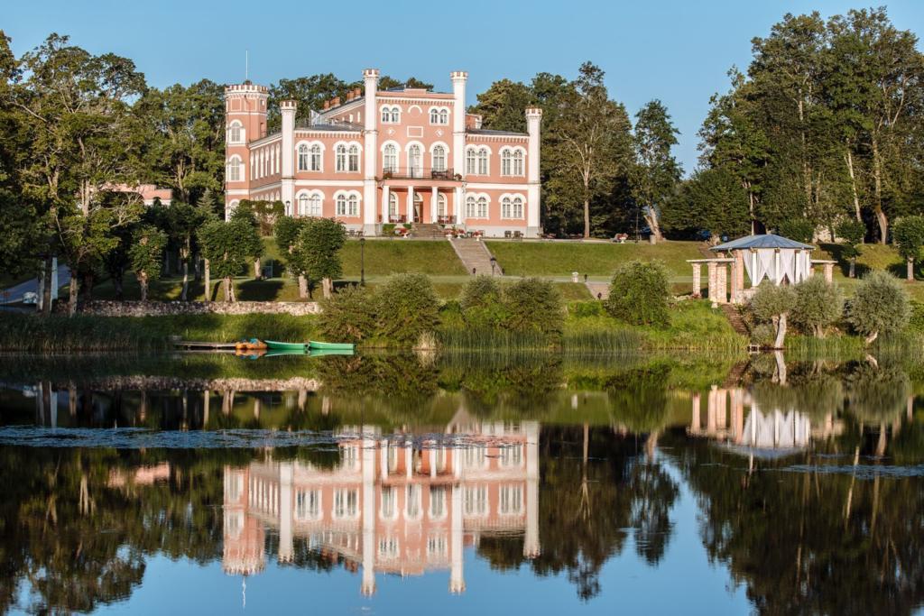 Birinu Pils Hotel Bīriņi Bagian luar foto