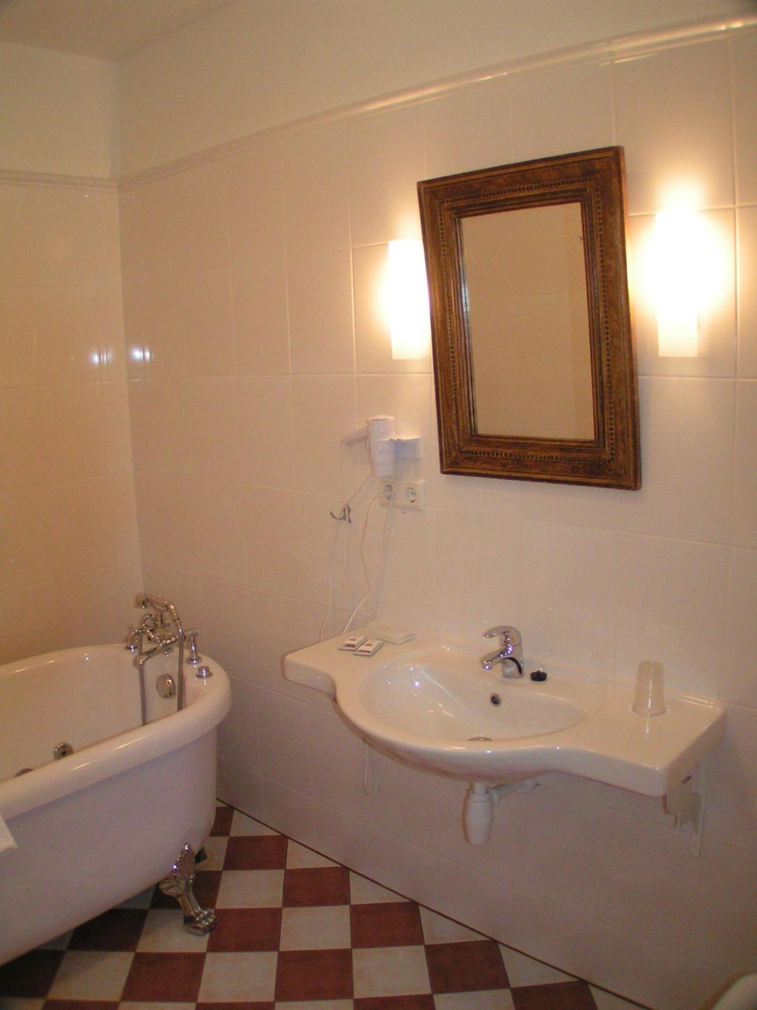 Birinu Pils Hotel Bīriņi Bagian luar foto