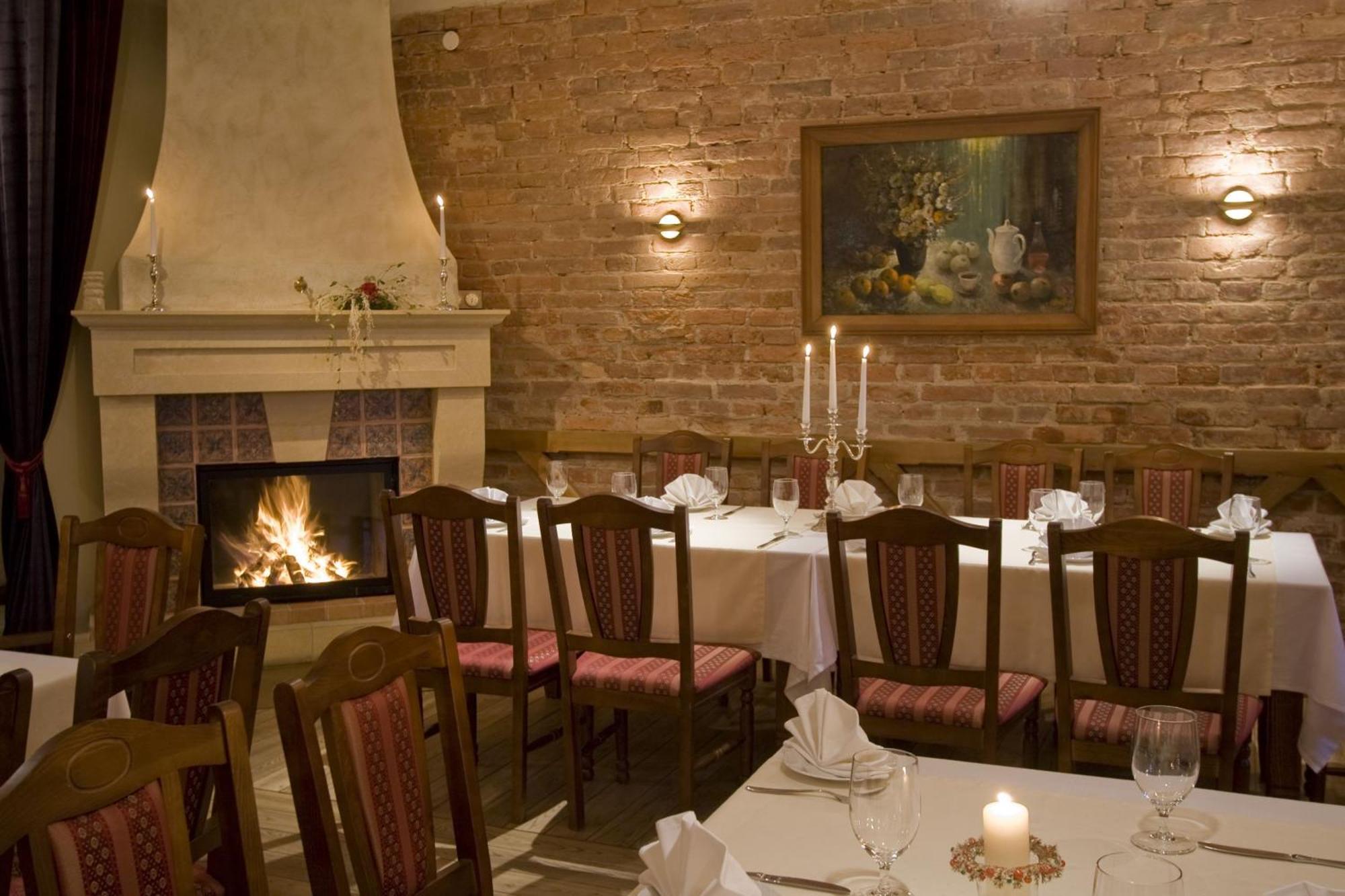 Birinu Pils Hotel Bīriņi Bagian luar foto