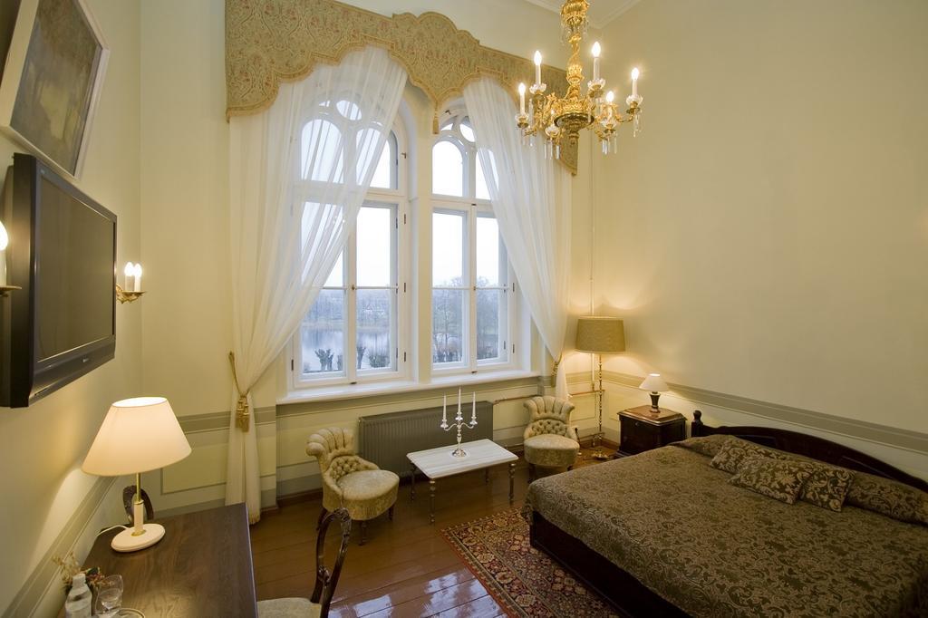 Birinu Pils Hotel Bīriņi Bagian luar foto