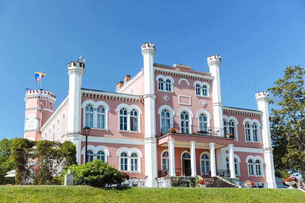 Birinu Pils Hotel Bīriņi Bagian luar foto