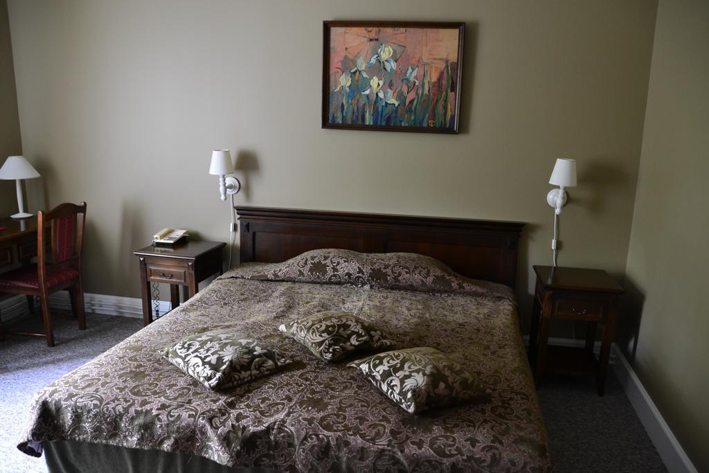 Birinu Pils Hotel Bīriņi Bagian luar foto