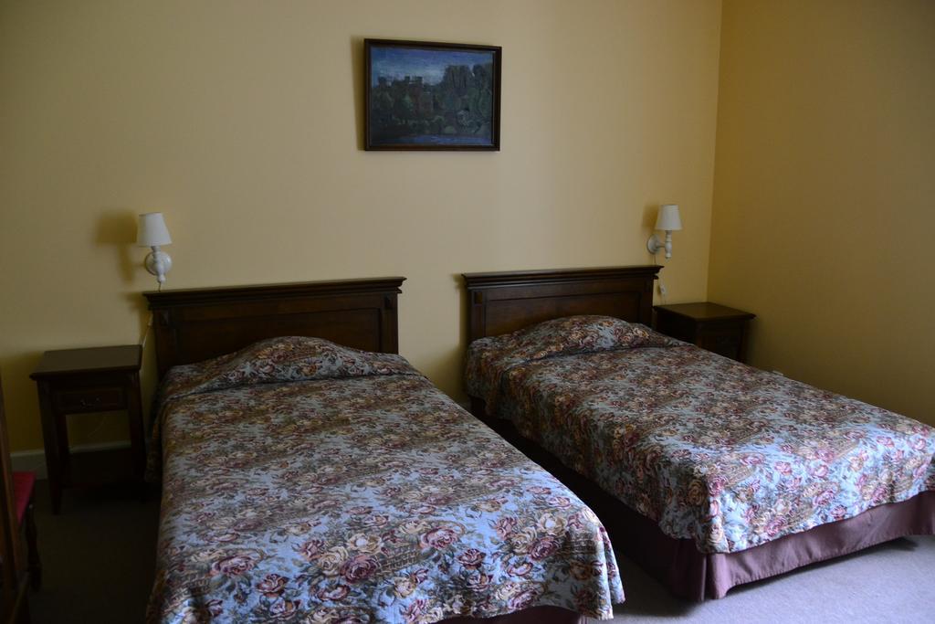 Birinu Pils Hotel Bīriņi Bagian luar foto