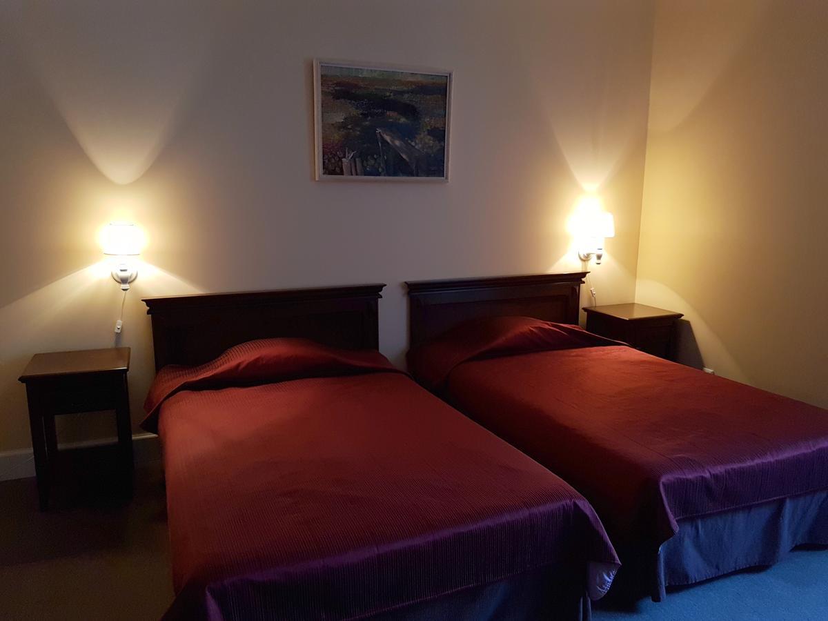 Birinu Pils Hotel Bīriņi Bagian luar foto