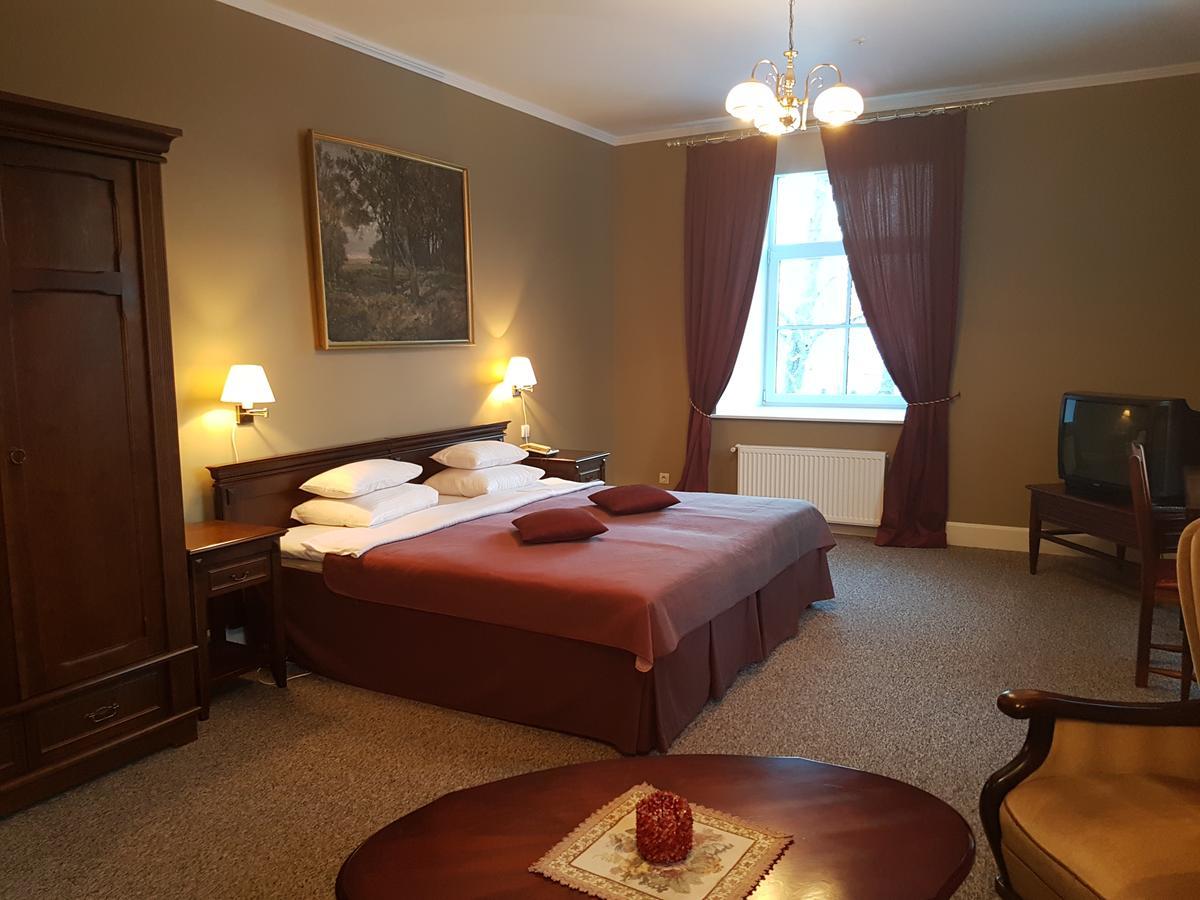 Birinu Pils Hotel Bīriņi Bagian luar foto