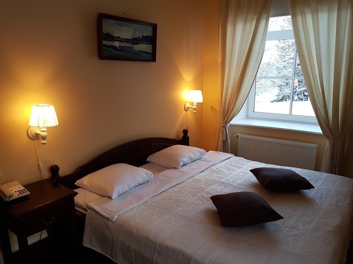 Birinu Pils Hotel Bīriņi Bagian luar foto